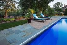 New York Bluestone Swimming Pool Deck with Paver Inlay
