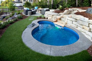 Small plunge pool surrounded by synthetic grass.