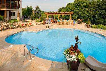 round backyard swimming pool
