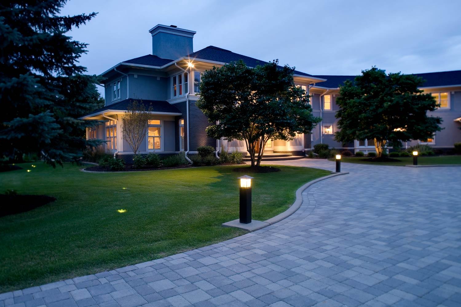 outdoor lighting adds curb appeal