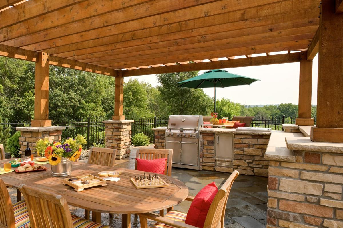 outdoor dining room and kitchen patio